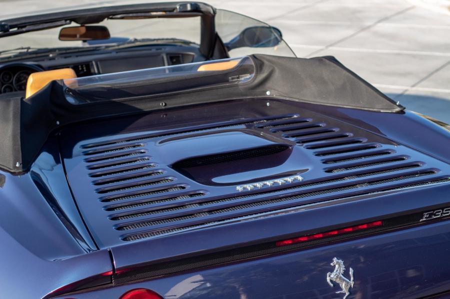 Детали экстерьера Ferrari F355 Spider 1995 года  (фото 43 из 149)